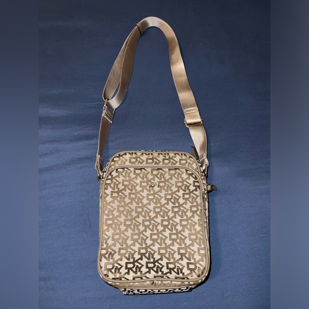 DKNY crossbody. Like new.
